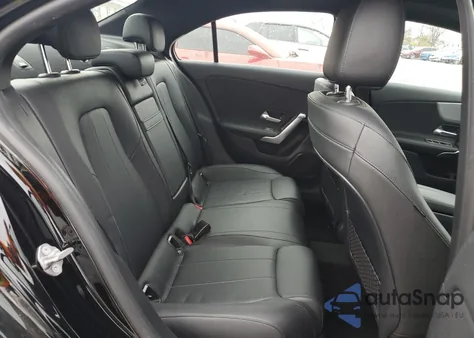 2021 Mercedes-Benz A 220 4Matic z USA, uszkodzony, nr VIN W1K3G4FB2MJ264237